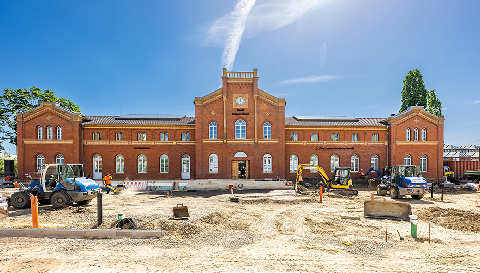 Sanierter Bahnhof Lingen mit historischer Fassade