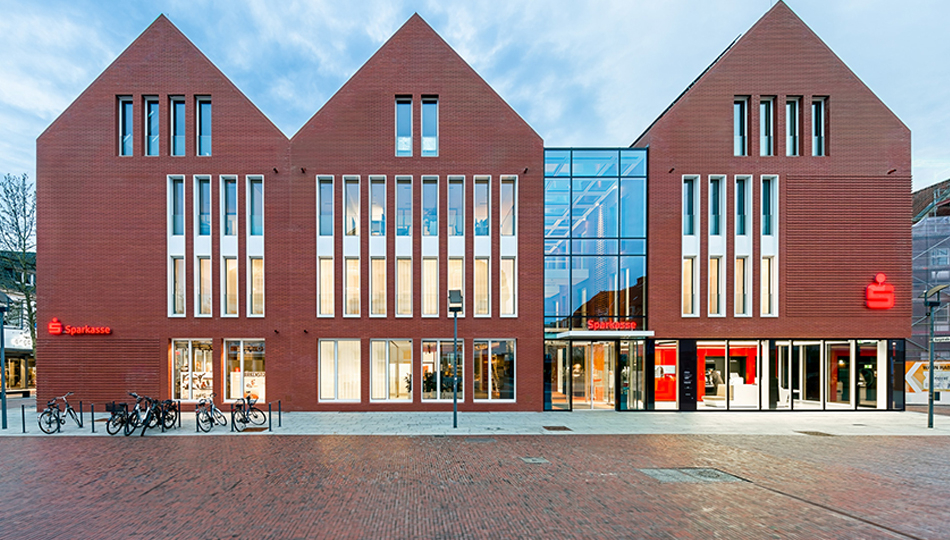 Sparkasse Emsland am Markt in Lingen nach Umbau und Erweiterung
